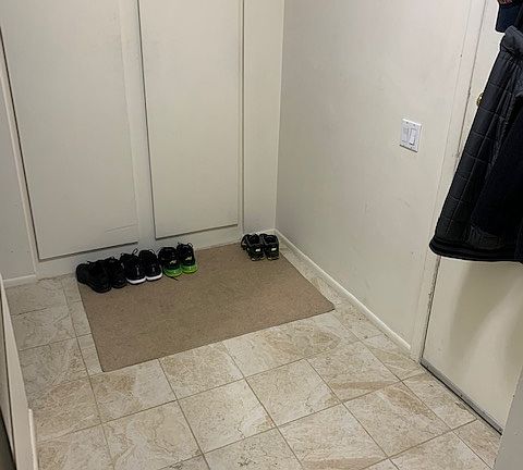 Entry foyer w/ closet