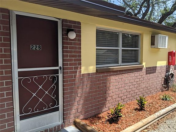 3rd image of 224 8th Ave N #228