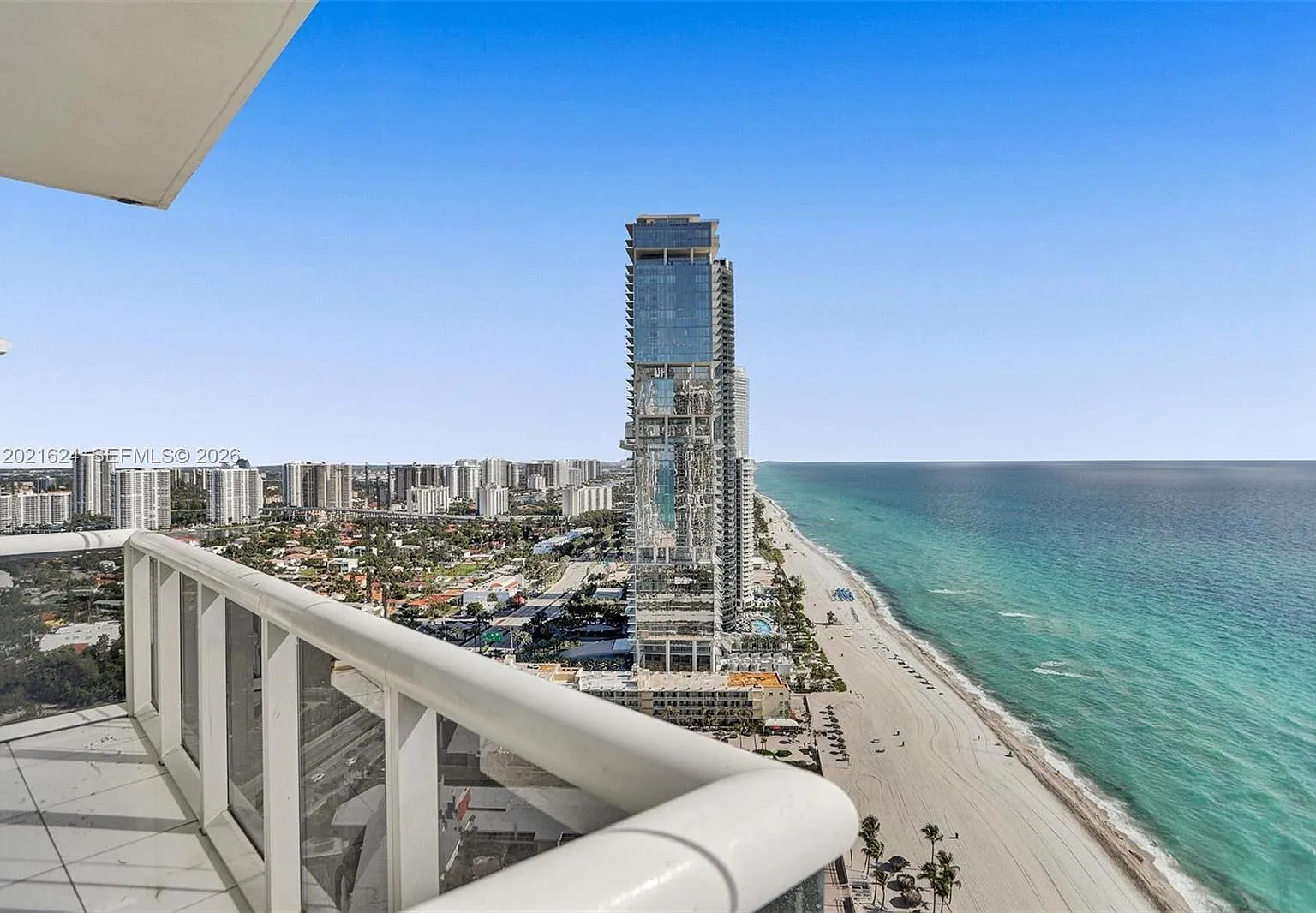 Trump Royale Condo — Photo 2