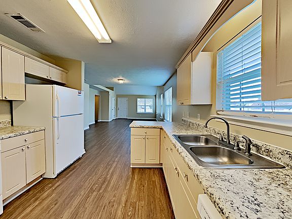 5th image of 1623 Jo Ann Dr