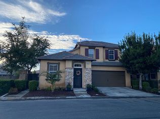 1652 N Moore Ln, Clovis, CA 93619