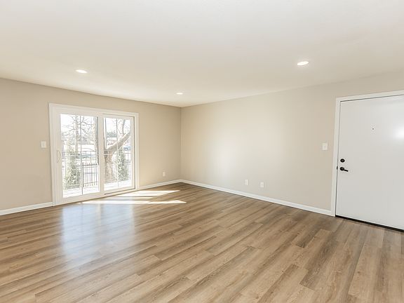 4th image of 111 N Wisconsin Ave #1