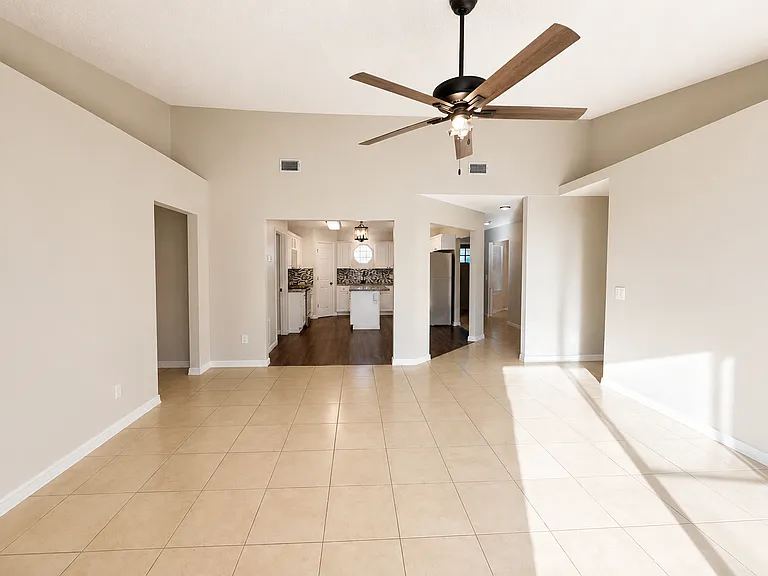 2722 Shalimar Dr — Photo 3