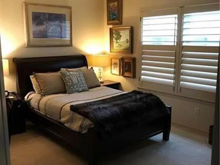 Middle bedroom or a nursery, office or snoring room!