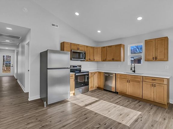 4th image of 713 Hunt St