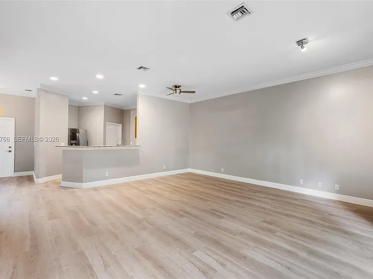 2929 SW 18th Ter — Photo 12