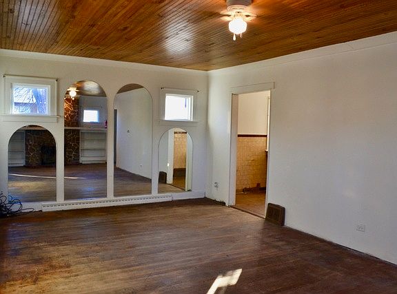 4th image of 876 Wentworth Ave