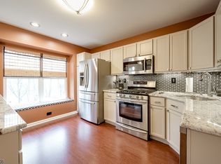 31 Spruce Ter, Mount Arlington, NJ 07856