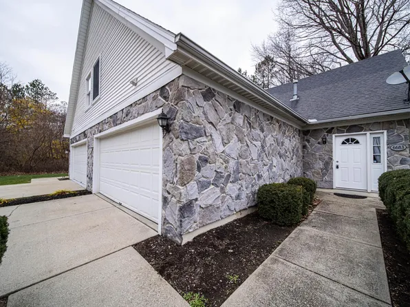 6683 Courtyard Dr #4, Madison, OH 44057