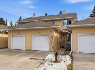 55 N Cedarview Mews SW, Calgary, AB T2W 6H8