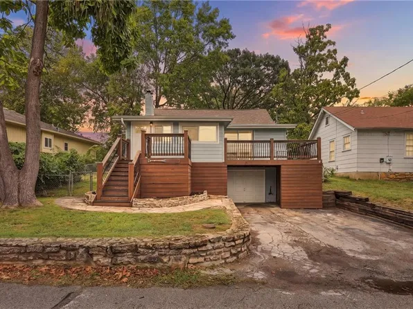 65 Dockside Dr, Lake Tapawingo, MO 64015