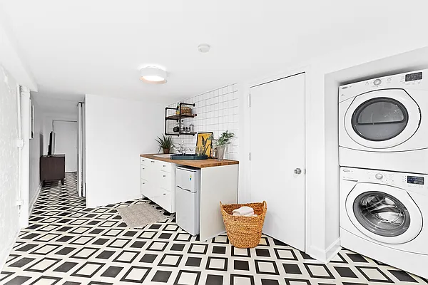 Sold by Compass | media 20