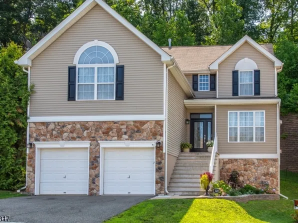 320 Winding Hill Dr, Mount Olive Twp., NJ 07840