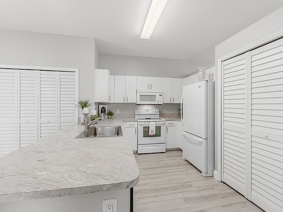5th image of 593 NW San Remo Circle