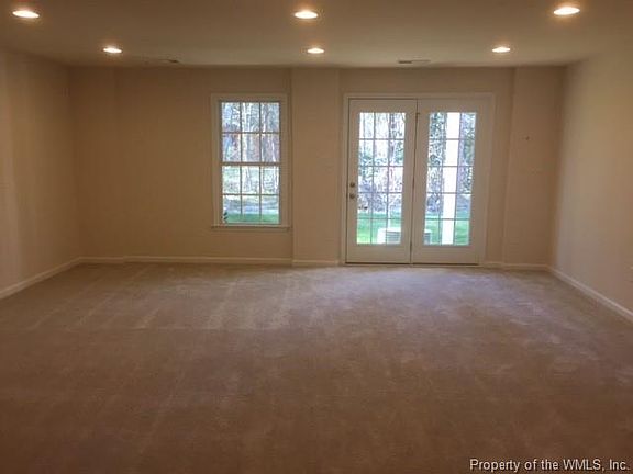 3rd image of 121 Parkway Dr
