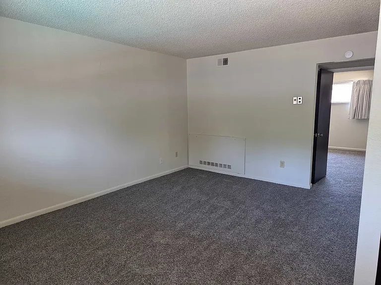 Victor South Apartments — Photo 26