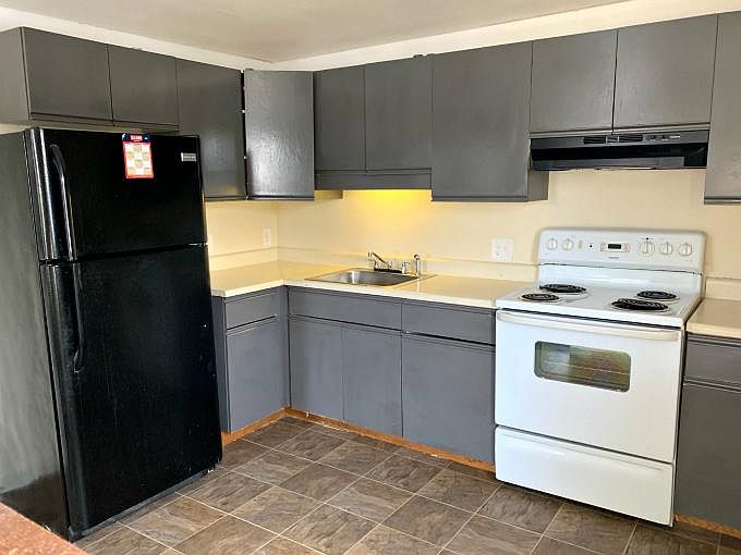 2nd image of 320 Douglas St APT 5
