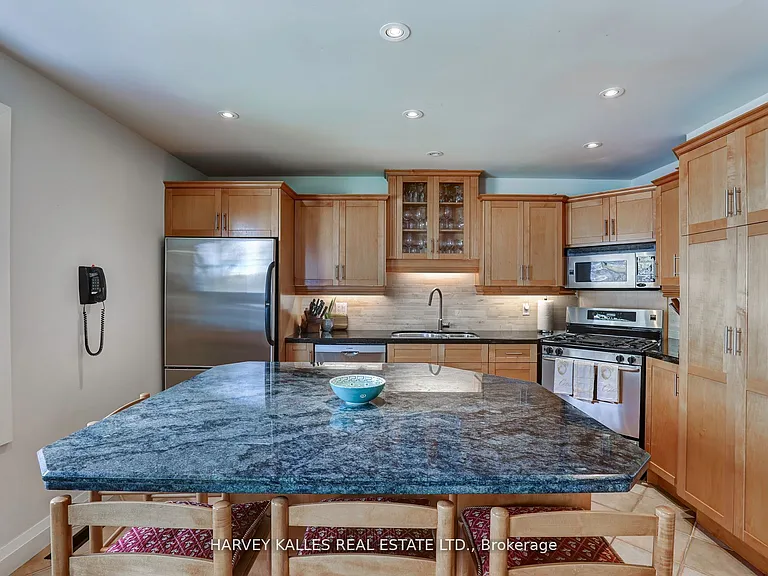 18 La Rose Ave #Townhouse 16 — Photo 13