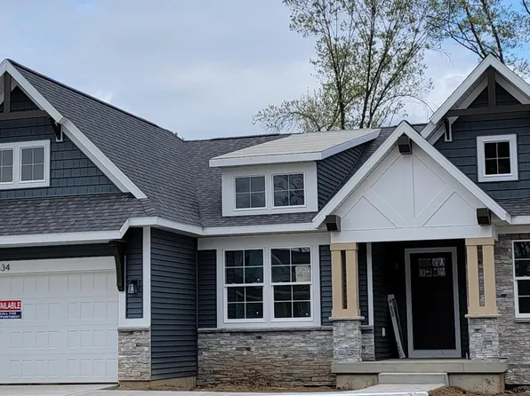 1334 Kimber Dr #101, Lowell, MI 49331