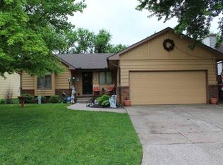 11727 W Rolling Hills Dr, Wichita, KS 67212