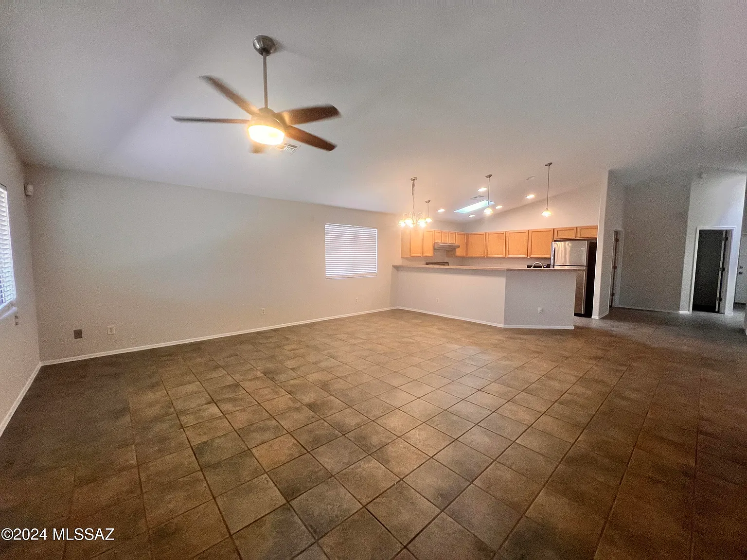 3 bed, 2.0 bath, 1715 sqft, $1,999 — Photo 3