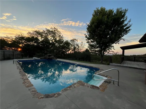1010 E Rockwood Trl, Fayetteville, AR 72701