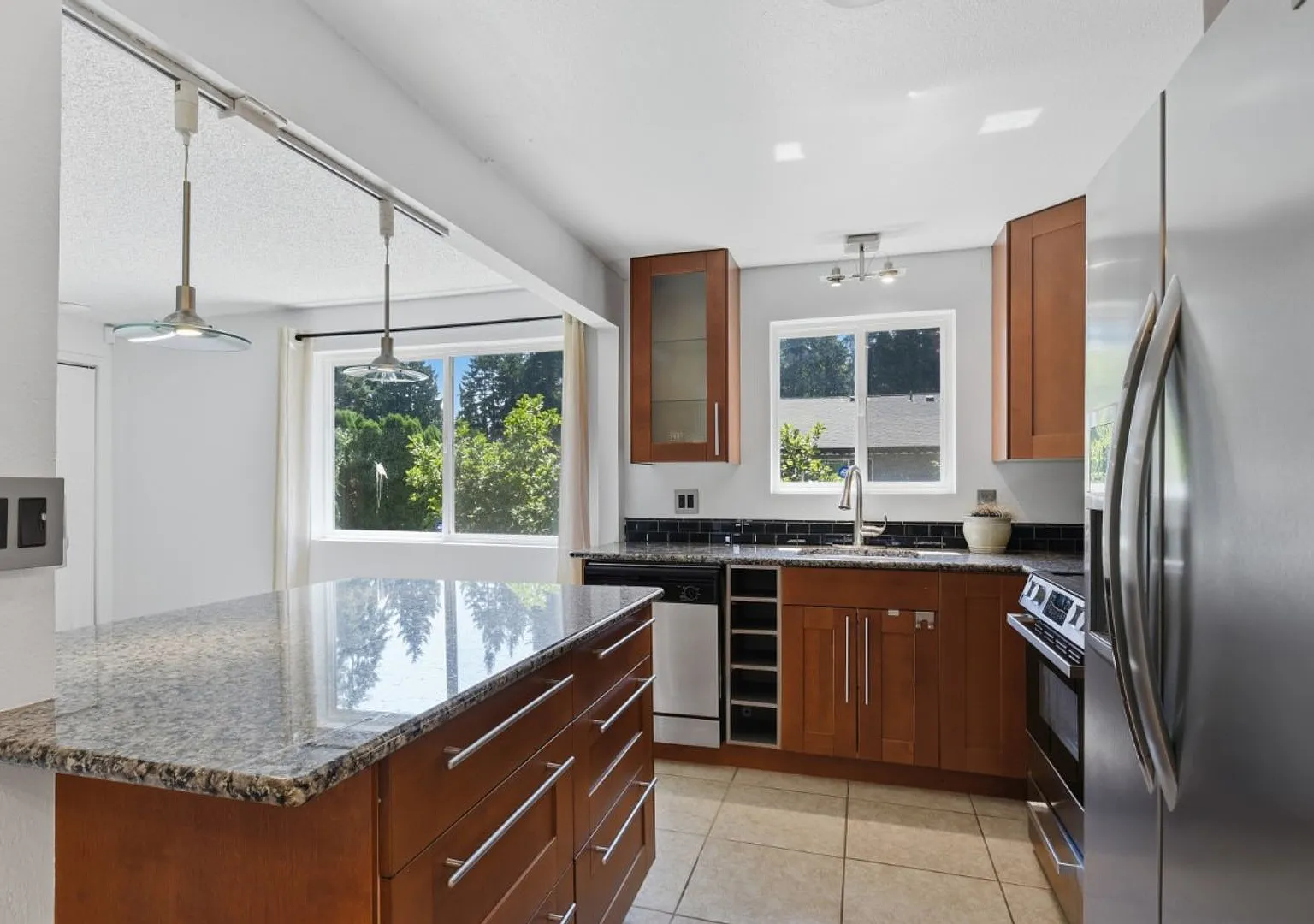 2Bd/1.5Ba Edmonds Condo — Photo 4