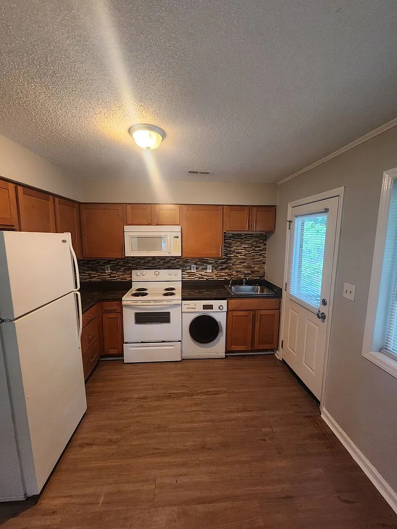 112 Crest Street — Photo 3