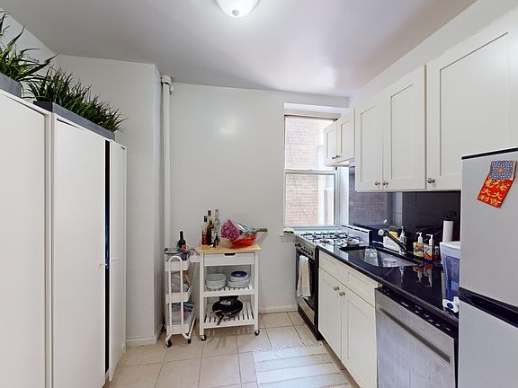 4th image of 107 W 68th St APT 5A
