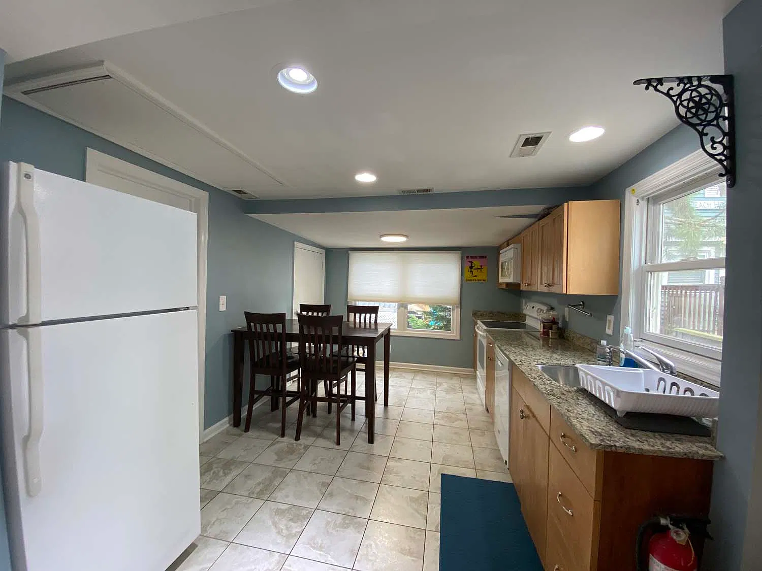3 bed, $1,200 — Photo 2