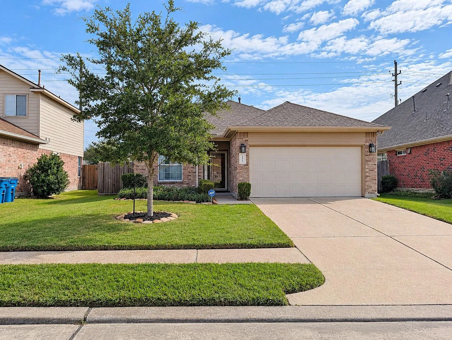 3 bed, 2.0 bath, 1653 sqft, $1,995 — Photo 3
