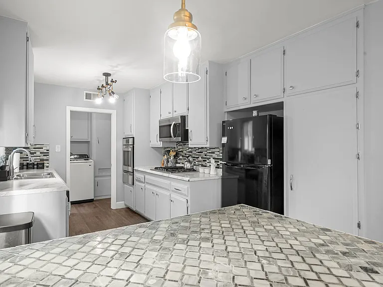 14034 Valerio St — Photo 11