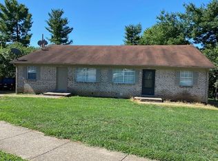 404 Backhand Ct, Lexington, KY 40517