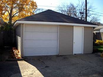 2nd image of 418 Parkovash Ave