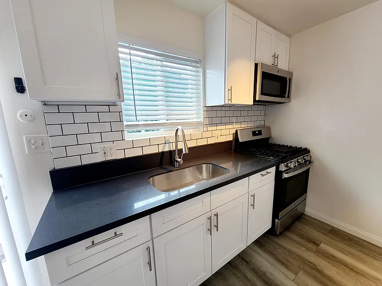 206 N Myers St #C — Photo 4