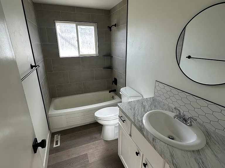 723 W 19th St #4 — Photo 7