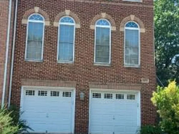 9979 Cyrandall Dr, Oakton, VA 22124