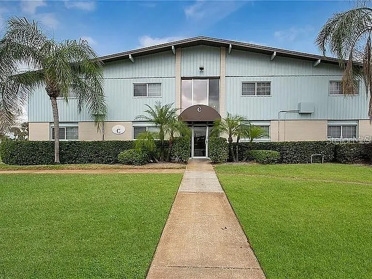 2 bed, 1.0 bath, 881 sqft, $1,600 — Photo 1