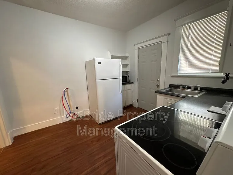 1112 Troupe St — Photo 5