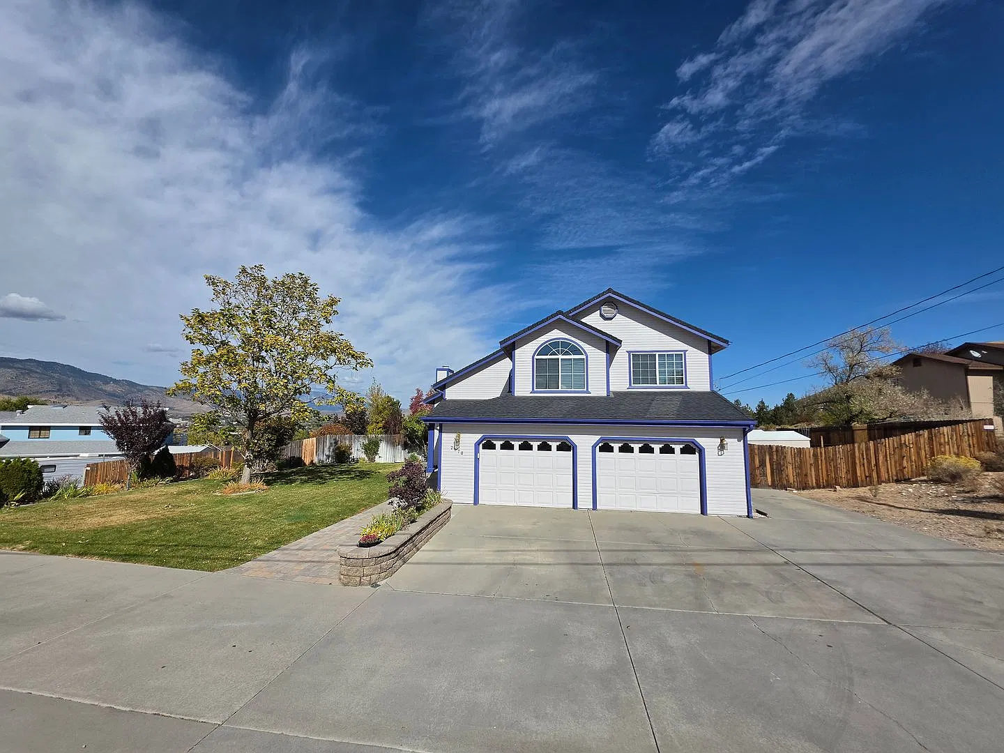 1 Acre with Views and Next to Hiking Trails — Photo 2