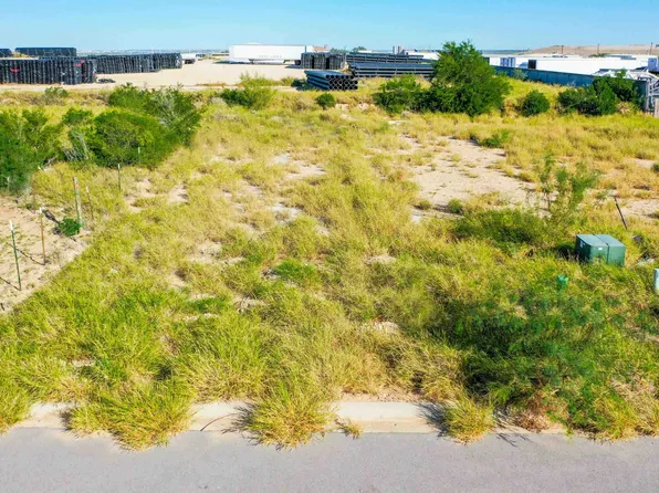 6702 El Jinete Dr, Laredo, TX 78043