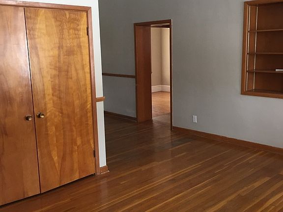 3rd image of 702 6th St APT 5
