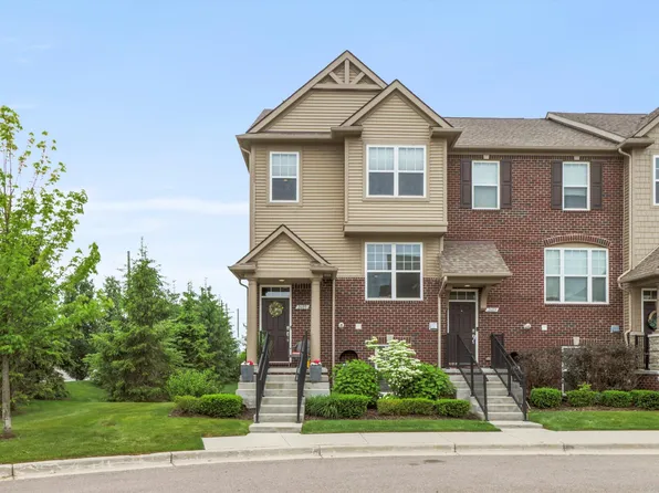 2605 Helmsdale Cir, Rochester, MI 48307