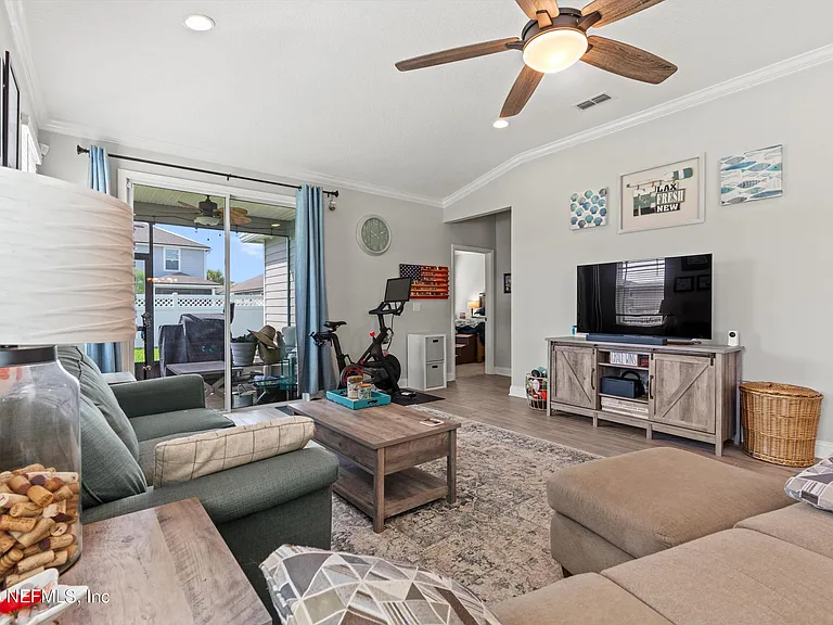 21 Creekmore Dr — Photo 11