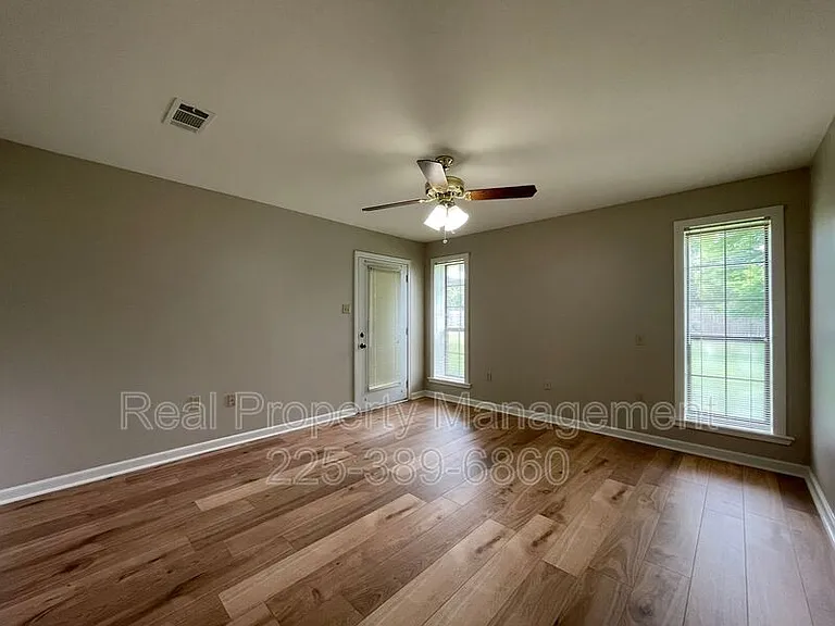 2422 Riverside Dr — Photo 10