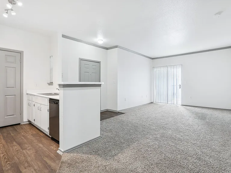 Stone Creek Apartments — Photo 38