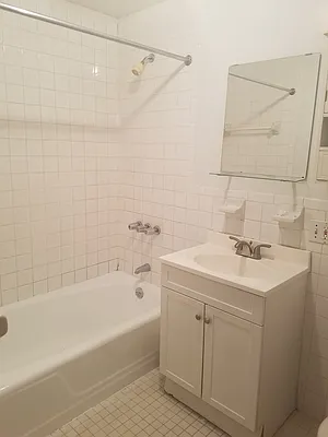 Rented by Space Link Realty | media 16