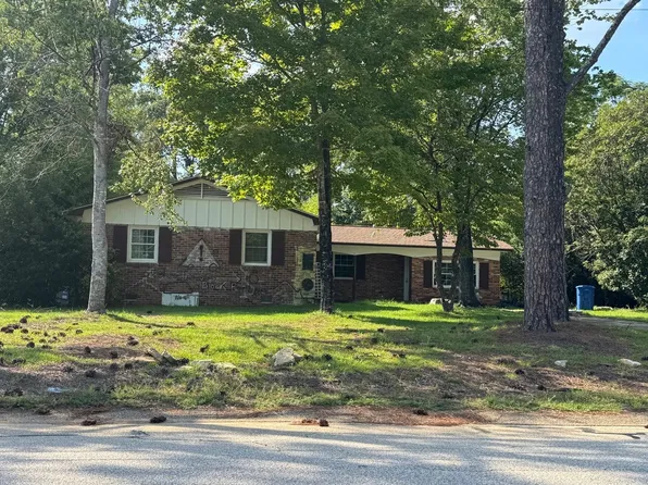 359 Summer Hill Rd, Fayetteville, NC 28303