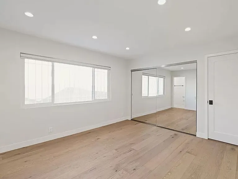 153 S Palm Dr #5 — Photo 5