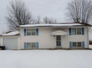 115 Randall Dr, Pleasant Hill, IL 62366